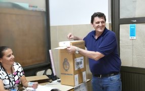 Apóstoles: El Ministro Adolfo Safrán votó en el Instituto Superior Cristo Rey