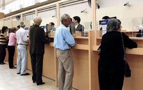 Entró en vigencia: Oficializan el bono de 55.000 pesos para jubilados que cobran la mínima y un aumento del 100% para la Asignación Universal por Hijo