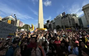 Elecciones en Venezuela: Masiva marcha en contra de Nicolás Maduro en el Obelisco