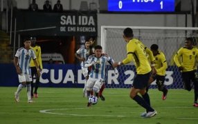 Argentina cayó 1 a 0 ante Ecuador y perdió el invicto en el Sudamericano