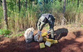 Fueron sorprendidos mientras llevaban estupefacientes sobre sus espaldas