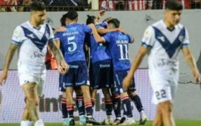 Vélez Sarsfield perdió ante Unión en Santa Fe y la Liga Profesional de Fútbol se definirá en la última fecha