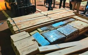Una millonaria carga de droga disimulada entre tablones fue secuestrada por la Policía de Misiones en la ciudad de Oberá