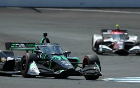 El argentino Agustín Canapino luchó y terminó 14° en el IndyCar de Laguna Seca, con un Dallara-Chevrolet del equipo Juncos Hollinger Racing