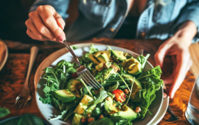 Longevidad: Nueve alimentos que los expertos recomiendan consumir a diario