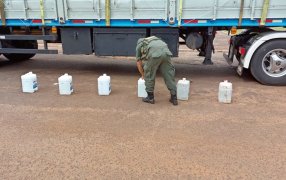 Gendarmería Nacional secuestró bidones con cuarenta litros de ketamina líquida y se procedió de la misma manera con otros veinte litros de sustancias químicas utilizadas en su fabricación