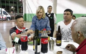 Apóstoles: Los empleados municipales reciben un Bono de 15.000 pesos, lo anunció la Intendente Safrán