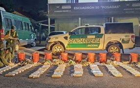 Enviaron cien kilos de marihuana por encomienda y terminaron detenidos, el estupefaciente fue despachado en tachos de hidrófugo