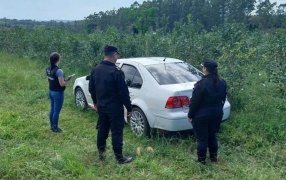 Salieron a probar un automóvil para comprarlo y no volvieron más, las fuerzas policiales, lograron ubicar en un yerbal y lo recuperaron