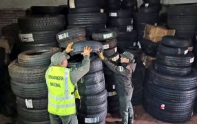 Gendarmes pertenecientes al Grupo “Azara” decomisaron 521 neumáticos, la mercadería de origen extranjero fue interceptada luego de ser despachada en encomiendas