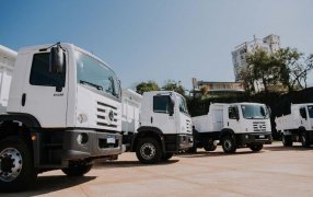 Misiones: En el predio de La Cascada en la Costanera de Posadas, entregaron camiones volcadores a Municipios y se firmó la prórroga de la línea de crédito destinada al sector yerbatero y al forestal