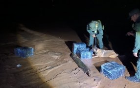 Gendarmes sorprendieron a contrabandistas de estupefaciente en la costa del Río Paraná