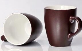 El truco definitivo que explica cómo limpiar las tazas y dejarlas sin olor