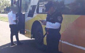 Misiones: Policías detectaron en un control vial que el chófer de un ómnibus estaba alcoholizado