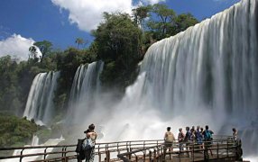 Enero y Julio los meses con más ingresos: Más de un 1,5 millones de turistas visitaron las Cataratas del Iguazú durante 2023