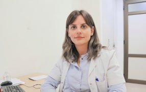 Profesionales del Hospital Dr. Ramón Madariaga de Posadas atienden a pacientes con fibromialgia, una patología crónica que afecta más a las mujeres