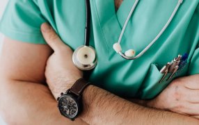 Trabajo en Italia: Buscan médicos y enfermeros argentinos y pagan sueldos de más de 3.000 euros, cómo y dónde inscribirse