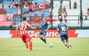 Racing Club derrotó a Barracas Central y comenzó con el pie derecho el Torneo Apertura
