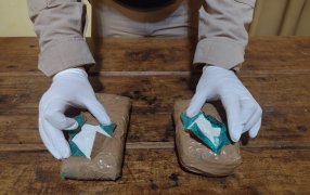 Prefectura Naval Argentina secuestró cocaína en Misiones, el operativo ocurrió en plena madrugada y fue resultado de un rastrillaje realizado en la costa del Río Paraná que permitió localizar, con la ayuda de “Ruffo”, un perro de la Institución