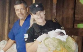 Misiones: Policías y enfermero asistieron a una mujer durante el parto en su vivienda