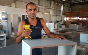 Jugó en Europa, una lesión casi lo retira y hoy hace muebles para ganarse la vida: La historia de Marcelo Sarmiento