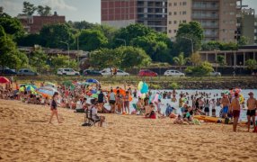 Descubrí las playas que posicionan a la ciudad de Posadas como destino imperdible este verano: El Brete y Costa Sur, destacan como destinos por su infraestructura moderna y actividades recreativas