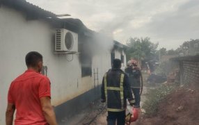 Posadas: Prendió fuego la casa de su ex nuera con ella y sus nietas adentro, terminó detenida