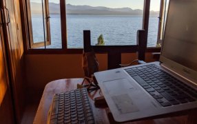 Nómadas digitales, trabajo remoto y "late check out" de vacaciones