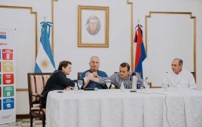 Misiones: El Gobernador Oscar Herrera Ahuad presentó el nuevo Programa Provincial "Ahora Taxi"