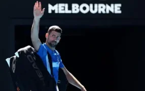 Tenis: Novak Djokovic abandonó ante Alexander Zverev y se quedó afuera de la final del Abierto de Australia