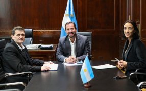 El Ministro Adolfo Safrán mantuvo una reunión con Ariel Sujarchuk, Secretario de Economía del Conocimiento de la Nación y Natalia Wolaniuk, Subsecretaria de Promoción y Desarrollo