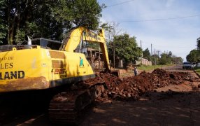 Apóstoles: Inician con la reparación de la calle La Rioja en el Barrio Santa Bárbara