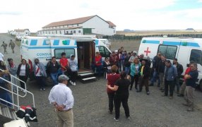 En un operativo de salud se realizaron controles médicos a niños y trabajadores rurales en una escuela de Santa Cruz