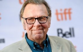 Tenía 75 años: Murió el actor británico Tom Wilkinson, nominado al Oscar y BAFTA por el strip-tease de The Full Monty y el thriller Michael Clayton