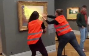 Alemania: Vandalizaron con puré de papas una obra de Claude Monet tras el impactante ataque al cuadro “Los girasoles” de Vincent Van Gogh