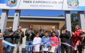 Misiones: Inauguraron la nueva División Comando Radioeléctrico en el Municipio de Tres Capones, ubicada en el Barrio Monyolito II, comenzará a operar con un equipo de aproximadamente 15 agentes y una unidad móvil