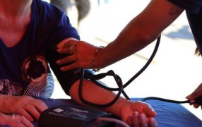 Posadas: Carpa de la Salud realiza controles primarios y vacunación en la Plaza 9 de Julio