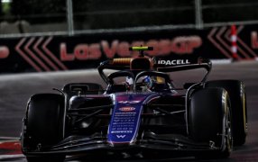 Gran Premio de Las Vegas de Fórmula 1: El argentino Franco Colapinto con el Williams FW46 fue eficaz en la segunda práctica nocturna y el británico Lewis Hamilton con el Mercedes volvió a marcar el mejor tiempo