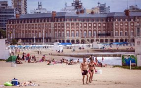 El doble de reservas que en Navidad: Llegaron más de 165 mil turistas a Mar del Plata para Año Nuevo y la ocupación es del 74%