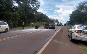 Misiones: Choque e incendio sobre la Ruta Nacional N° 12, murió un motociclista de 23 años y su acompañante está internada en grave estado