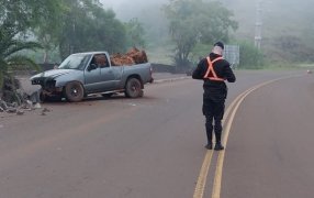 Misiones: Un conductor perdió la vida en la localidad de El Soberbio tras despistar, embestir un cantero y un árbol con su camioneta