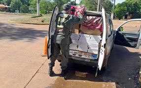 Vehículo robado transportaba 11 mil paquetes de cigarrillos: Fue abandonado en la ciudad de Eldorado luego de embestir un control de Gendarmería Nacional