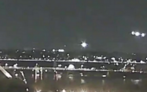 Estados Unidos: Un avión de pasajeros y un helicóptero chocan en el aire cerca del Aeropuerto Reagan en Washington D.C.