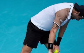 Tenis: Matteo Berrettini asustó a todos en el Masters 1.000 de Miami, se mareó cuando iba a sacar y frenó el partido contra Andy Murray