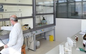 La desregulación llegó a los laboratorios: El SENASA ampliará su red para la toma de muestras y análisis