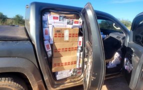 Trasladaban más de 21 mil paquetes de cigarrillos: La mercadería de origen extranjero era transportada en una camioneta con pedido de secuestro por robo