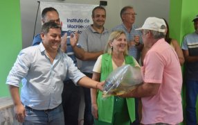 Nueva Entrega de alevines a productores piscícolas minifundistas del Municipio misionero de Apóstoles