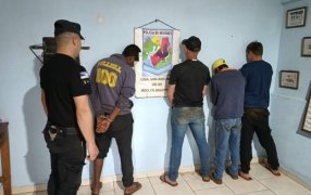 En la localidad fronteriza de San Antonio, la Policía de Misiones detuvo a cuatro brasileños que ingresaron ilegalmente a la provincia