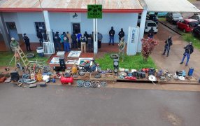 Golpe al crimen organizado: Doce detenidos, trece allanamientos y un arsenal decomisado por la Policía de Misiones en la ciudad de Posadas y la localidad de Garupá