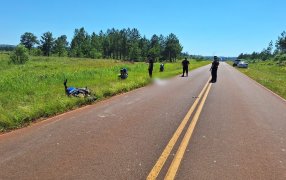 Una mujer de 31 años falleció tras despistar con su motocicleta a la altura del Paraje El Cruce en el Municipio misionero de Itacaruaré